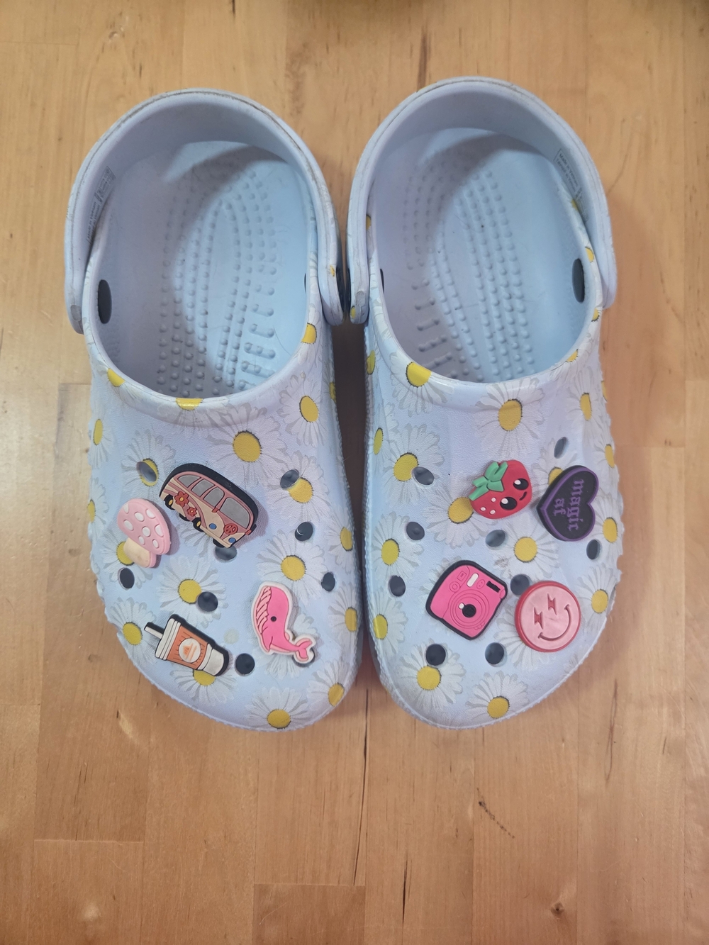 CROCS Light Blue W/Yellow Daisies And Fun Charms